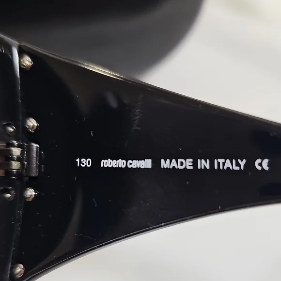 Roberto Cavalli Black Sunglasses with a Black Hard Case - Picture 8 of 9